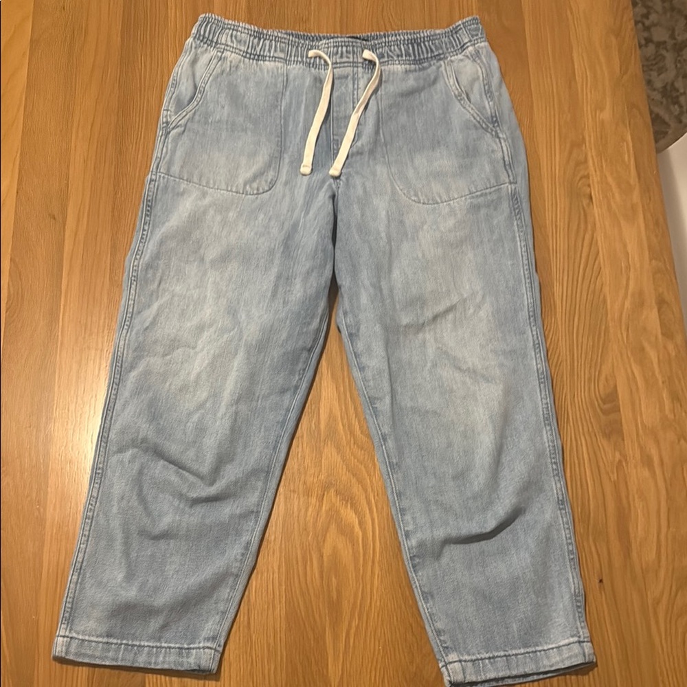 GAP Easy Denim Light Wash Cropped Pants